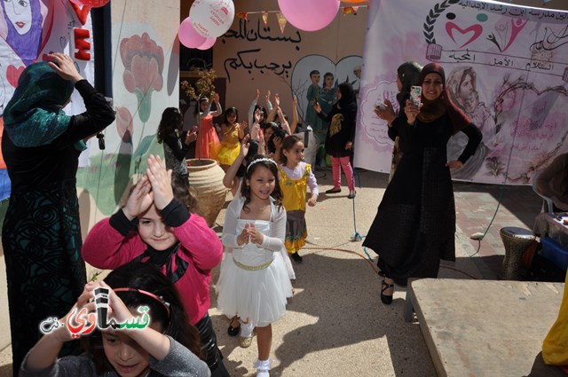 كفرقاسم – فيديو: بساتين الامل, السلام , والمحبة تحتفل بعيد الام على انغام عمو انس وجوقته ..